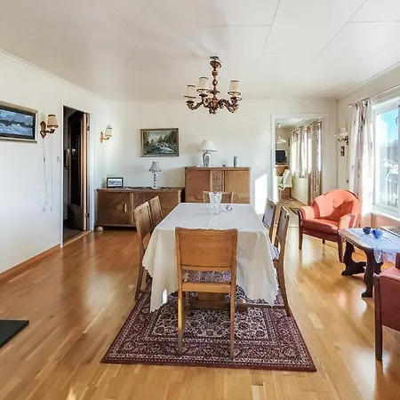 5 Bedroom Stunning In Torangsvag Toranger