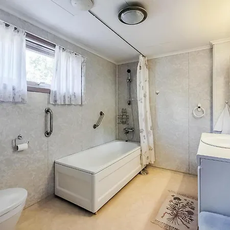 5 Bedroom Stunning In Torangsvag * Toranger
